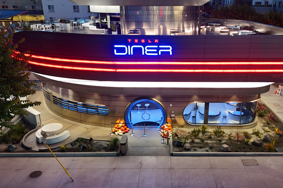 15 Tesla Diner Los Angeles Exterior