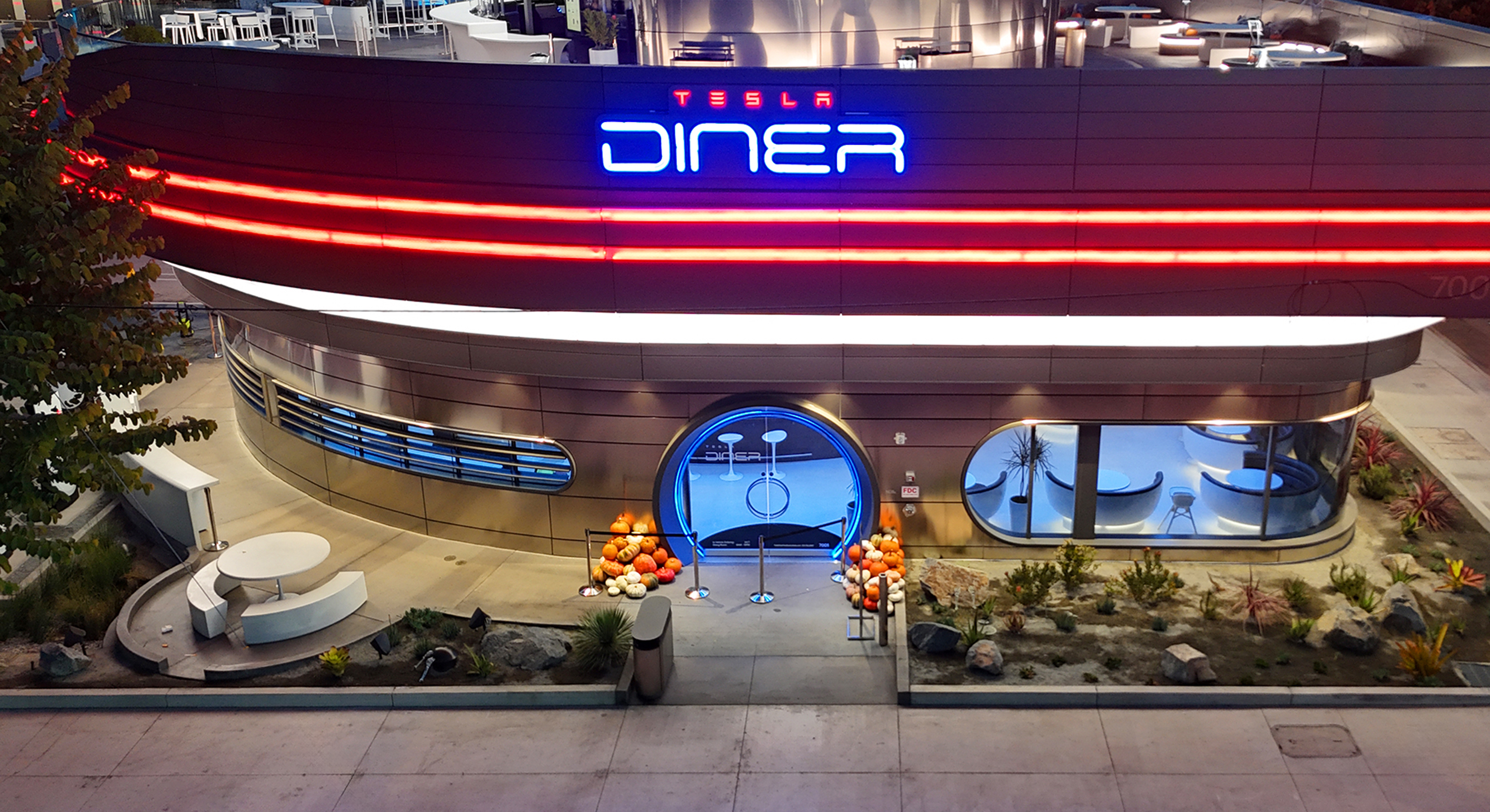 15 Tesla Diner Los Angeles Exterior_hero