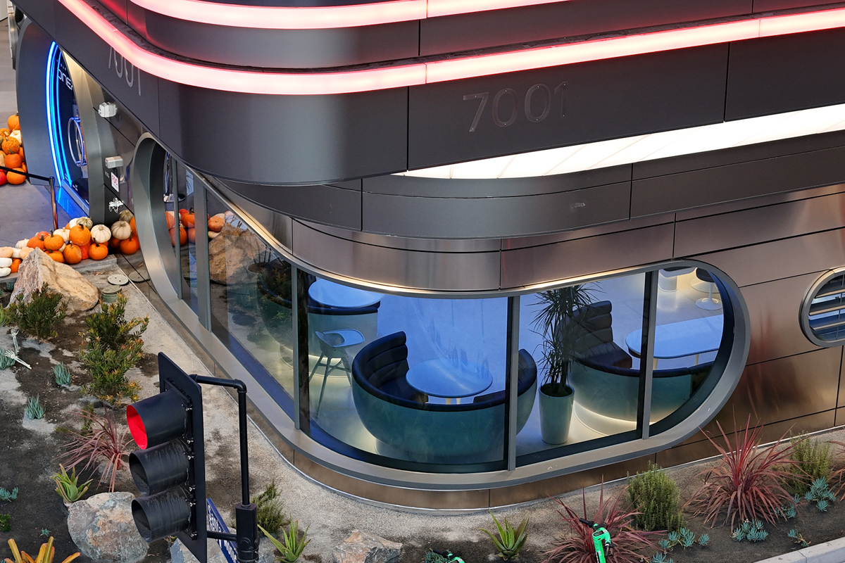 26 Tesla Diner Los Angeles Exterior